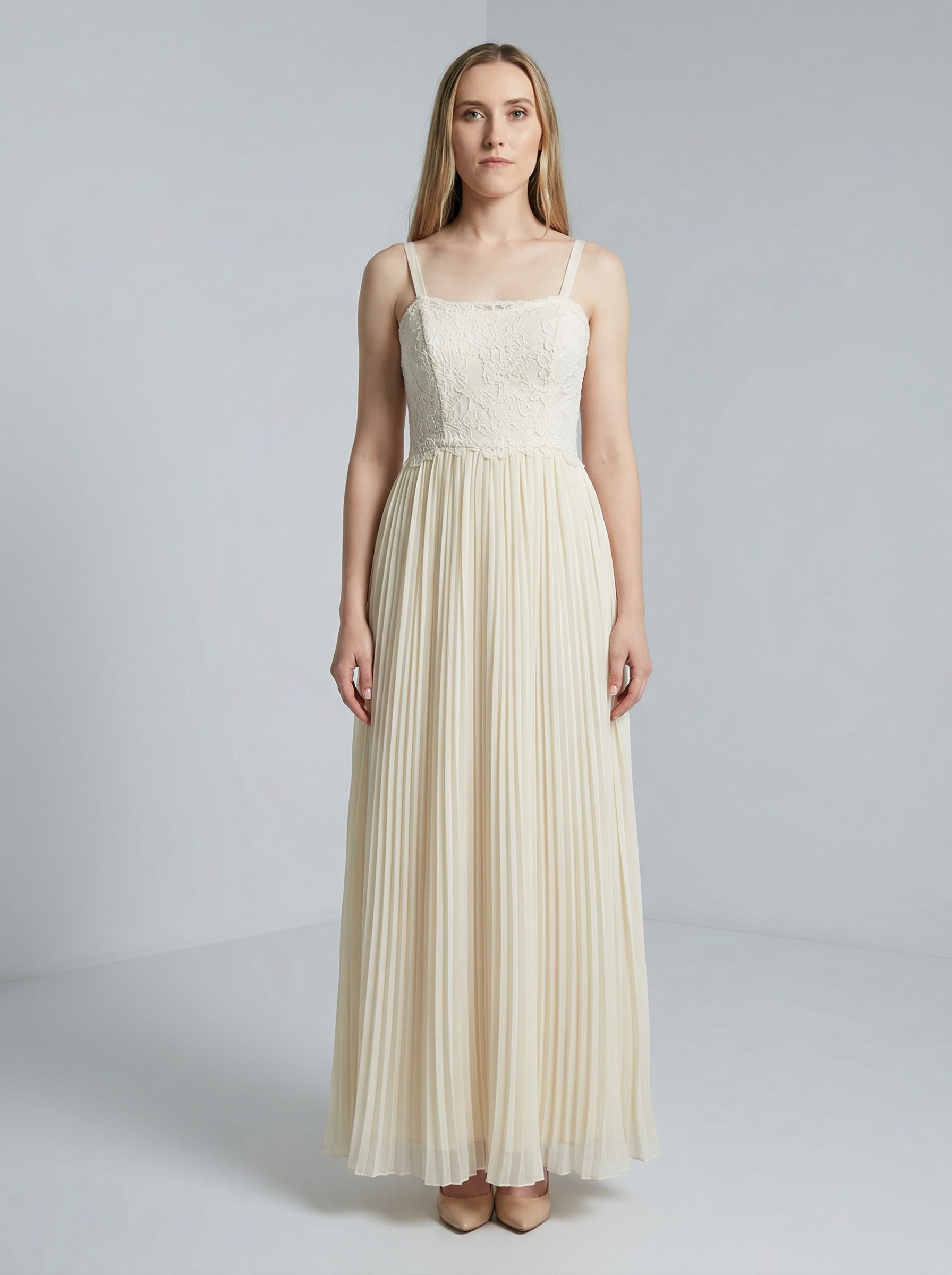 Ivory weding dress with pleated skirt